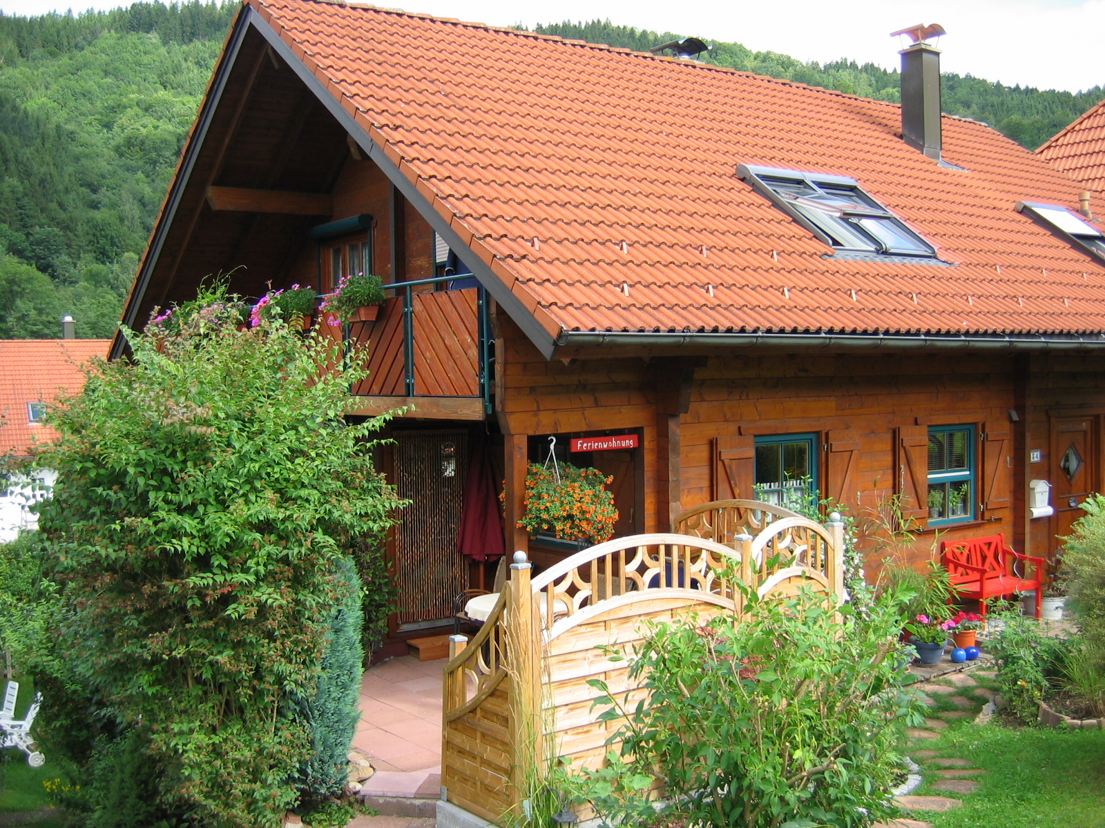 Eigener Parkplatz und sep. Eingang